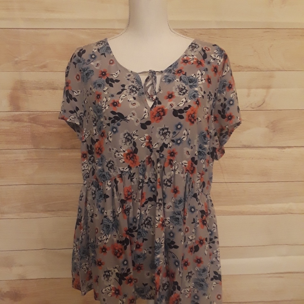 Torrid High Low Flower Top Blouse Size 2